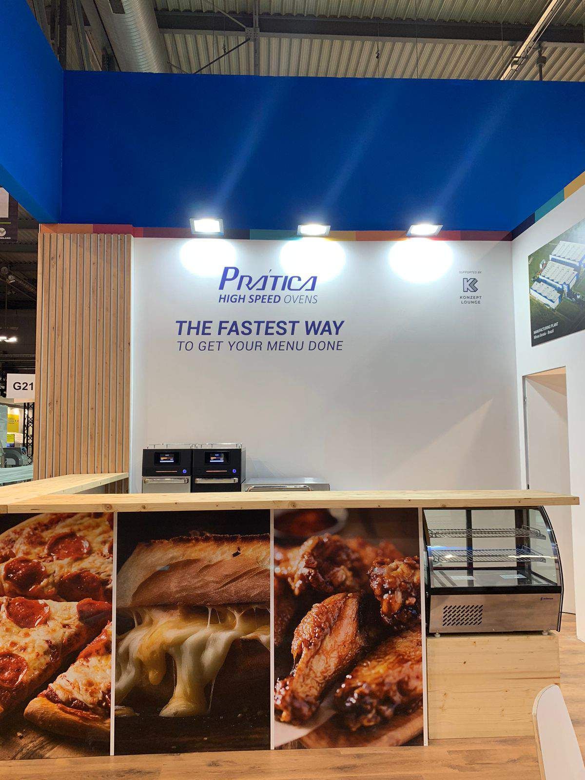 Um restaurante com uma placa que diz qual é o caminho mais rápido para comer sua refeição