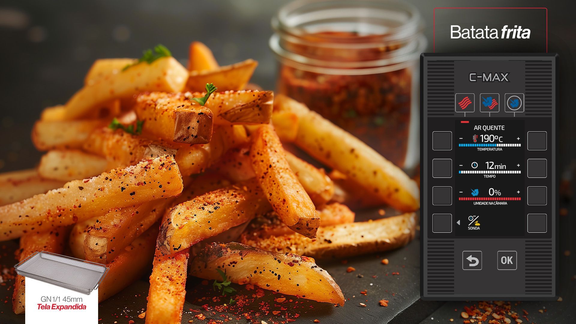 Um close de batatas fritas ao lado de um pote de molho