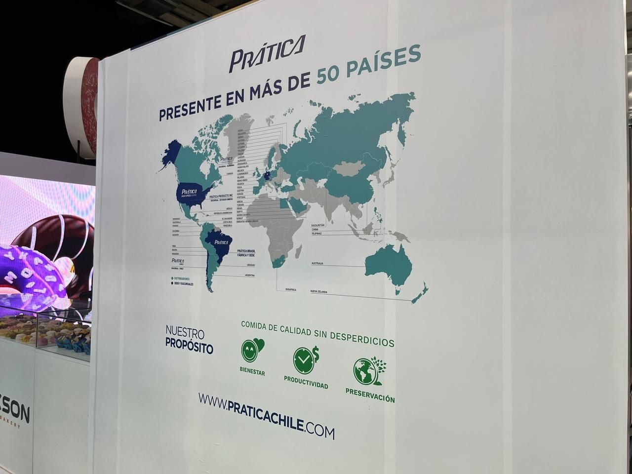 White display with a world map showing countries with blue and gray coloring; 