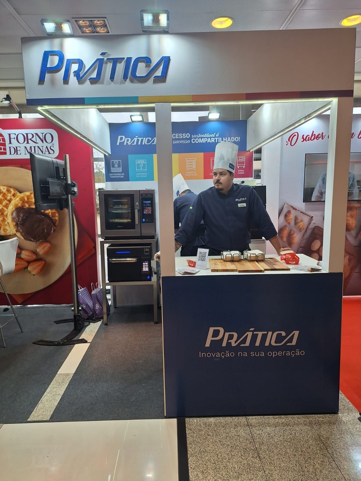 Chef em estande da