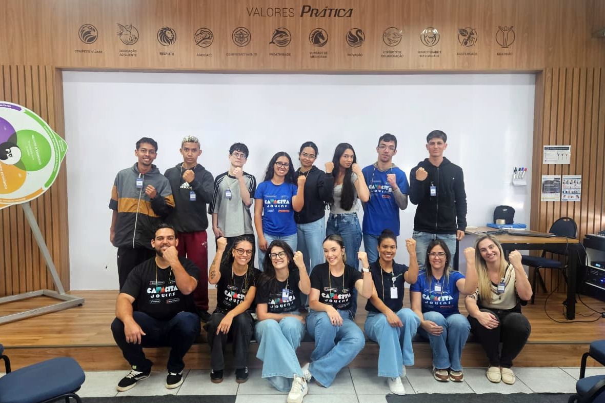 Alunos do Capacita Jovens visitam fábrica da Prática