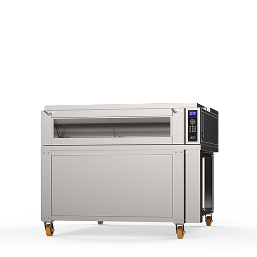 Um forno de aço inoxidável com rodas em um fundo branco.