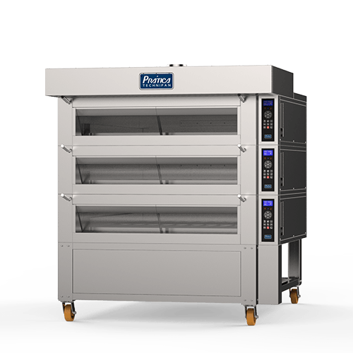 Um forno de aço inoxidável com rodas em um fundo branco.