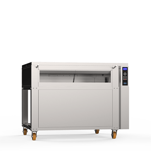 Um forno de aço inoxidável com rodas em um fundo branco.