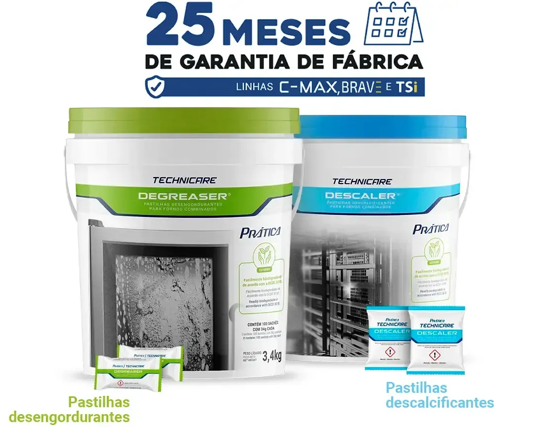 Um balde de desengordurante e um balde de desincrustante estão um ao lado do outro em uma mesa.