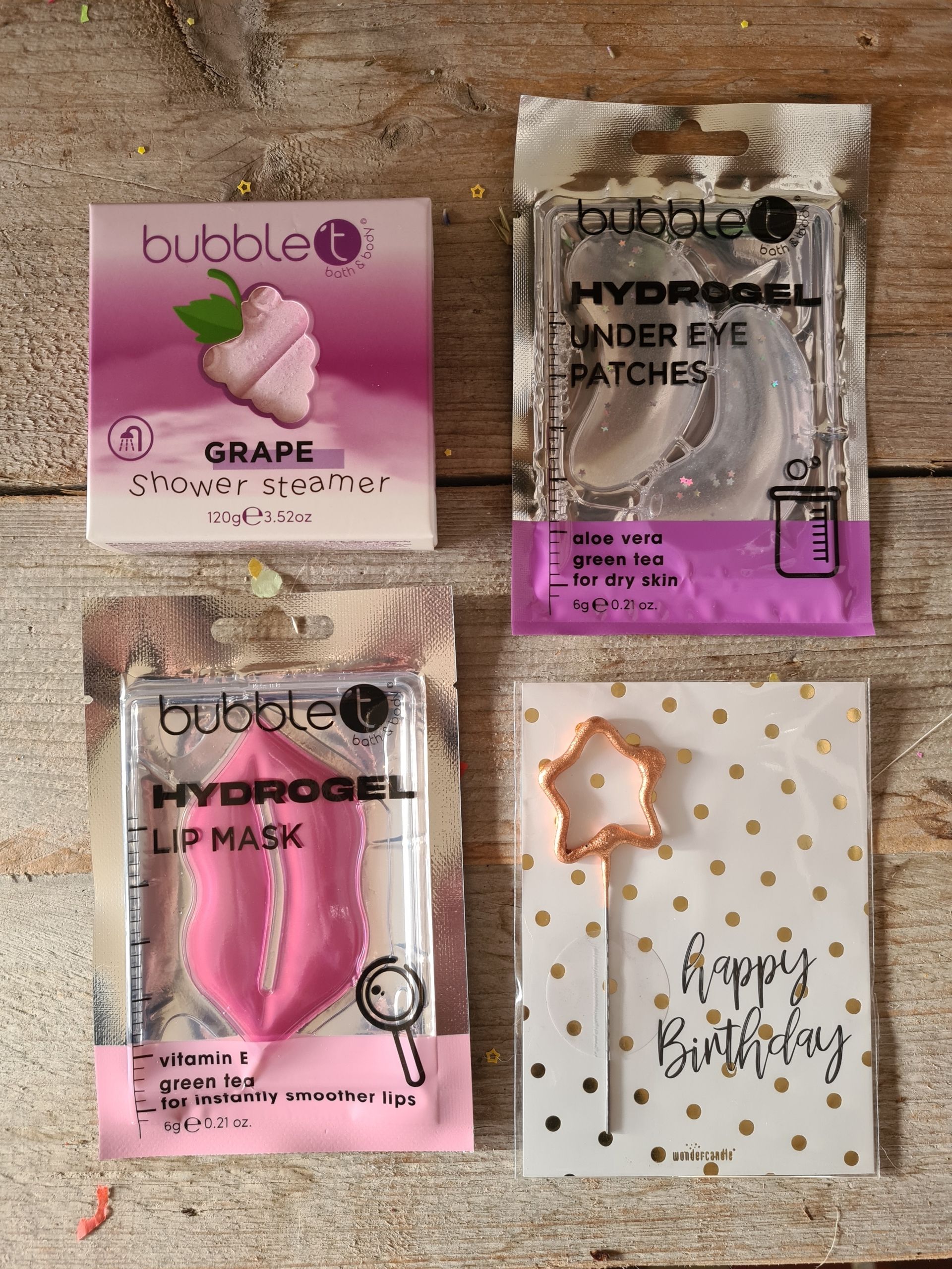 Vier beautycadeautjes gerangschikt in een 2x2 raster: druivenbalsem, oogmaskers, lippenmasker en een verjaardagskaart.
