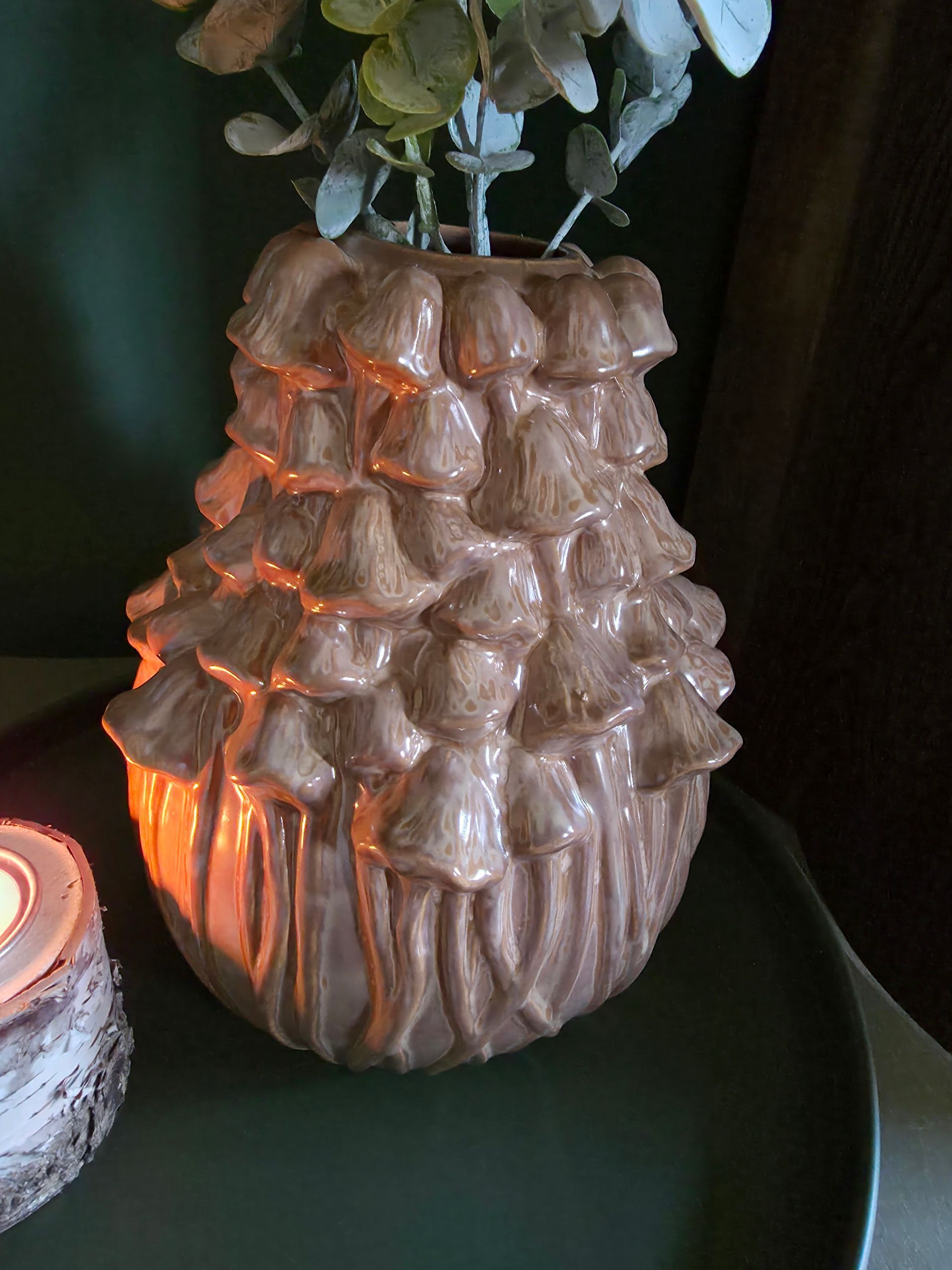 daan kromhout vaas milou funghi met decoratieve paddestoelen op de zijkanten