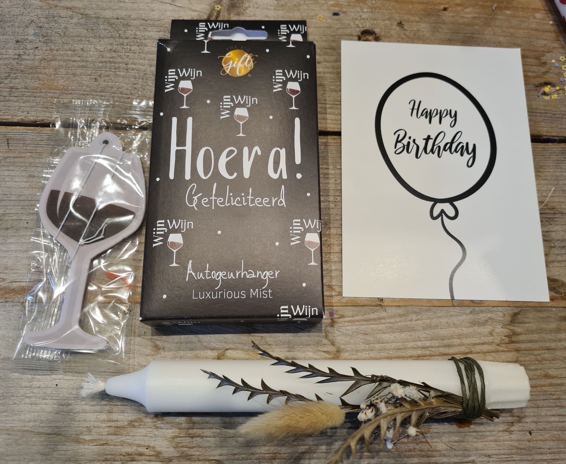 Verjaardagscadeaubox met een zwarte