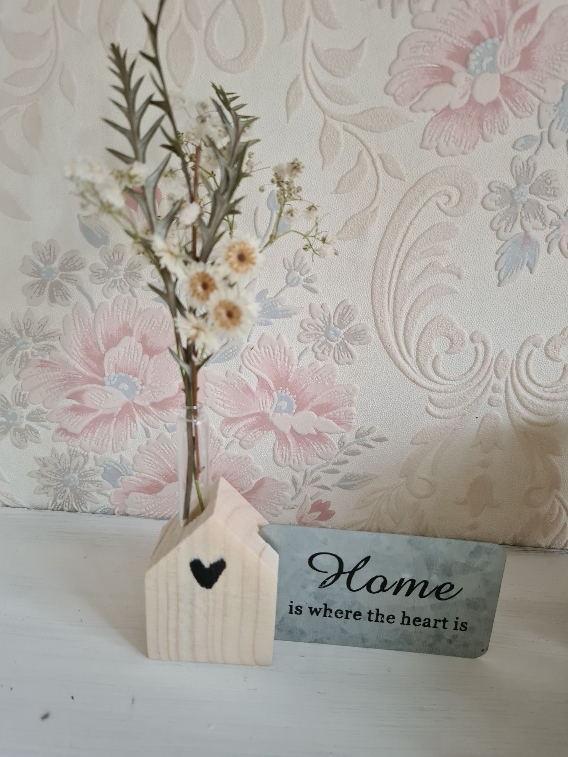 Decoratieve cadeaupresentatie met een kaartje