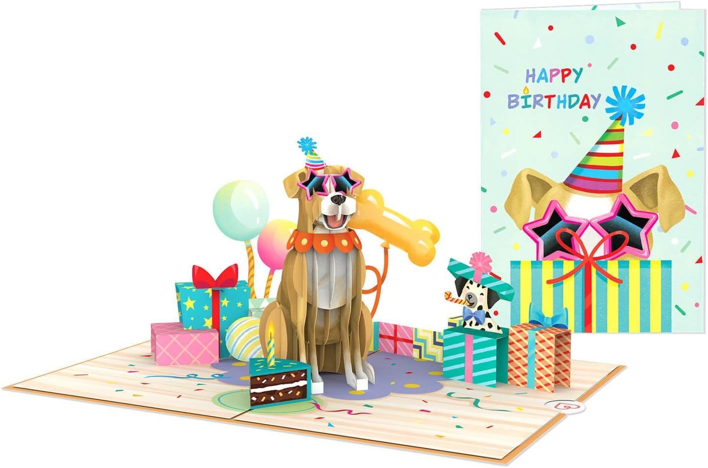 Verjaardagsdecoratie met een versierde figuur, ballonnen, cadeautjes en een achtergrond met de tekst 
