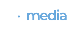 Logo blu “.media” su sfondo bianco
