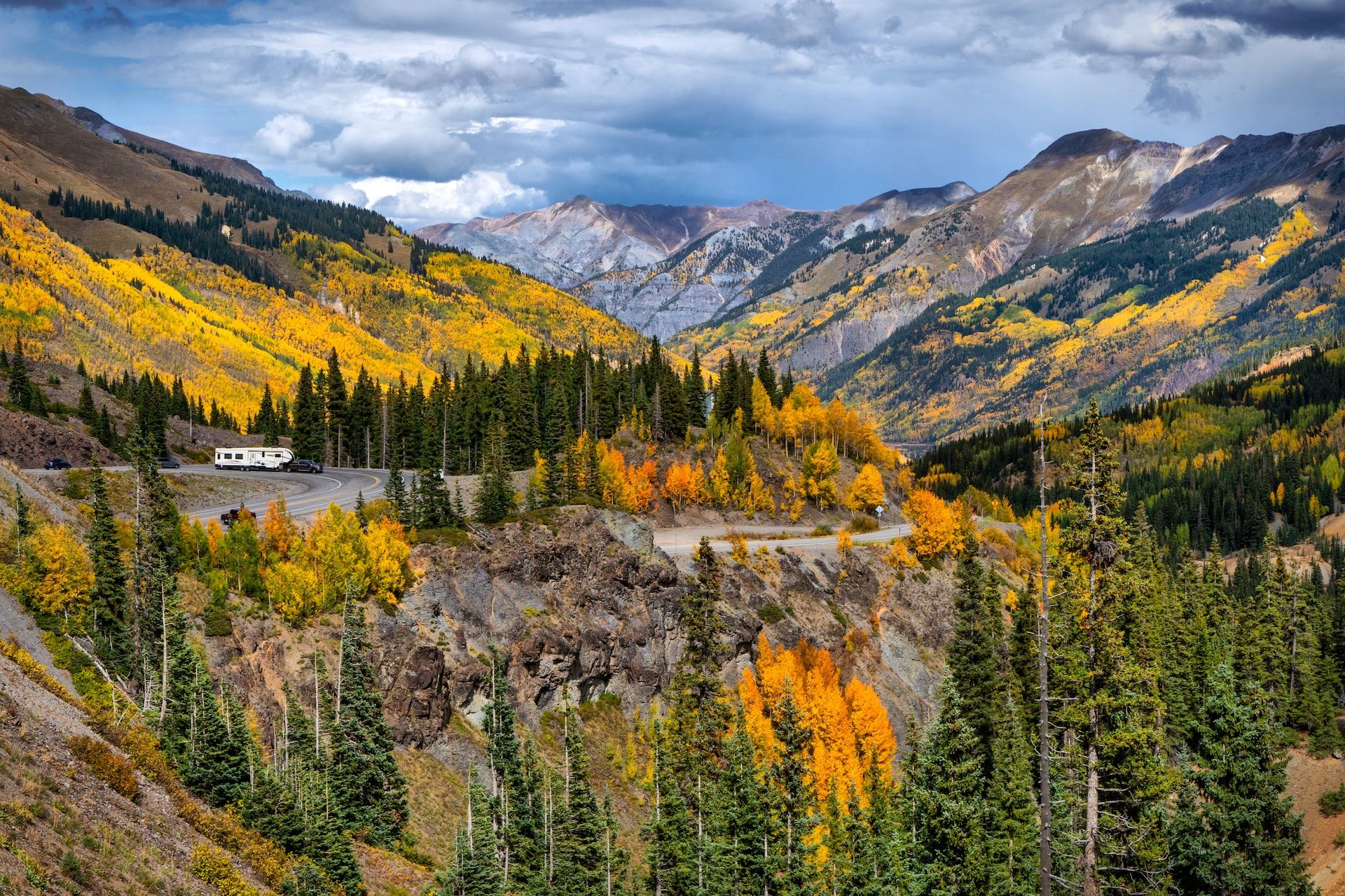 million-dollar-highway-in-the-fall