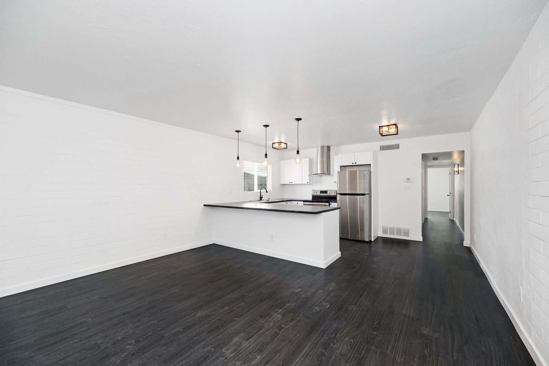 unfurnished living room