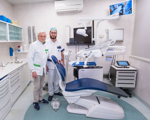 Dott. Vitale nello Studio Dentistico Vitale