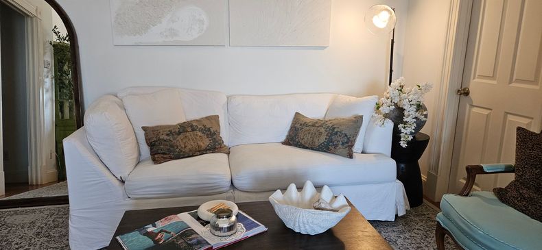 saint pearl esthetics waiting room