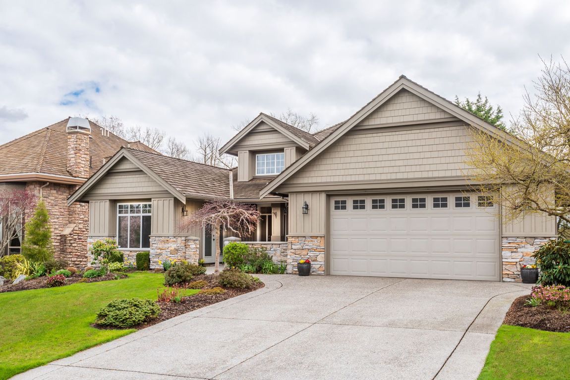 A Large House with A Large Driveway and A Garage Door