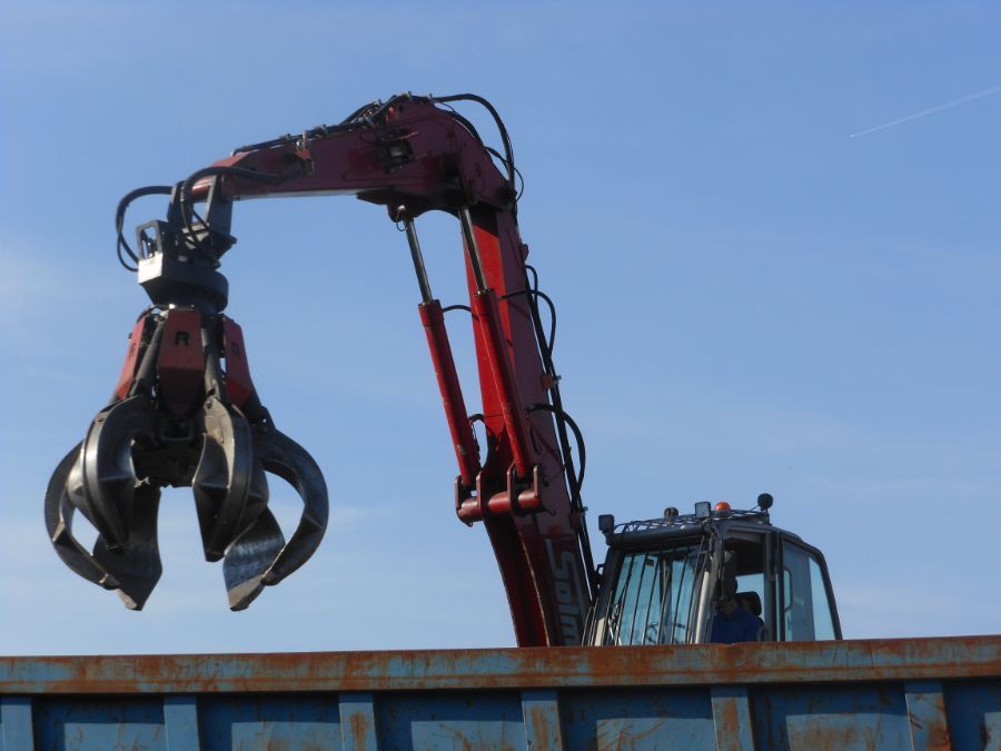 braccio meccanico per recupero materiali