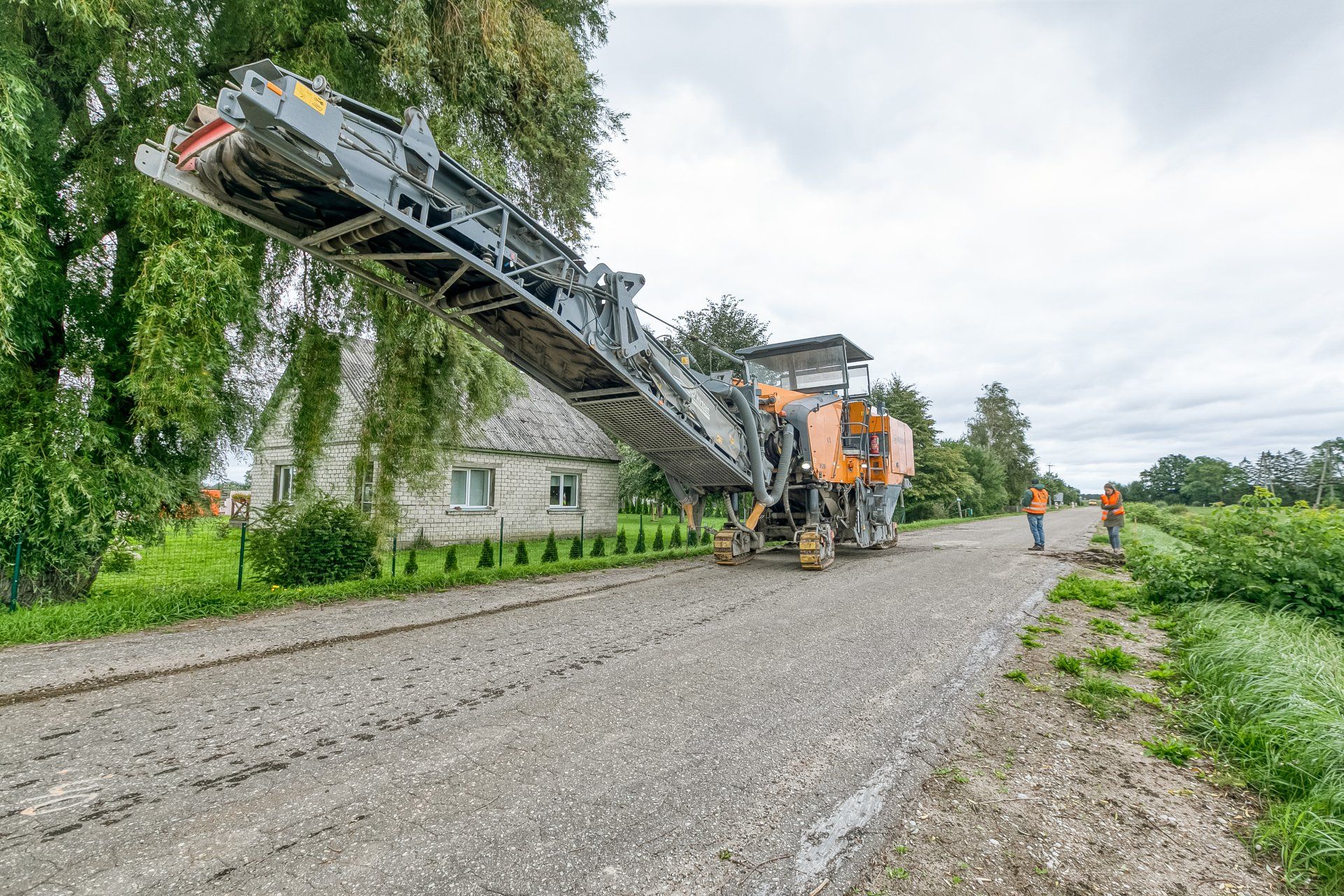 Renovation of the road surface of the municipal road P - 03 “Gārzde - Ūdrande darbnīca” from 4.28 to 5.85 (1.57 km)