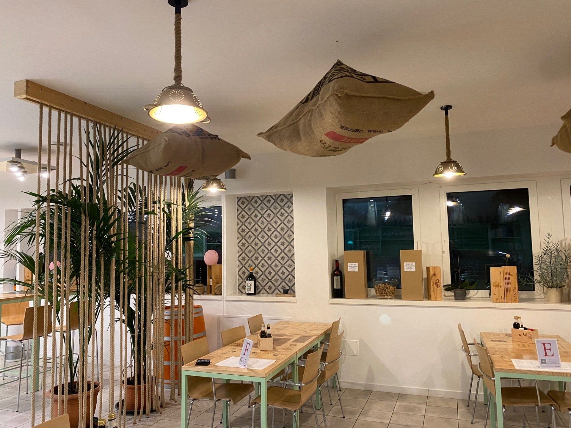 Bistro Emporio innen

