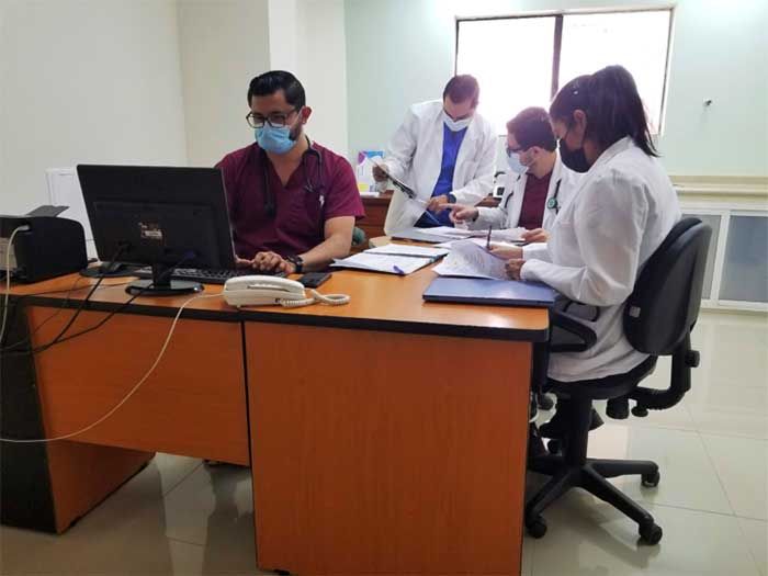 Staff Médico en Sanatorio de la Loma S.A.