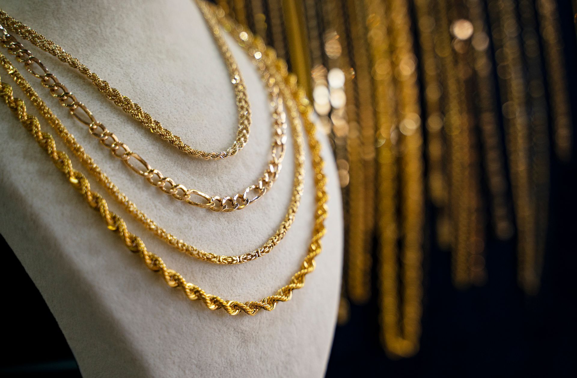 Collane in oro e in argento