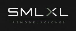Logotipo de SMLXL Remodelaciones en blanco y dorado sobre fondo oscuro