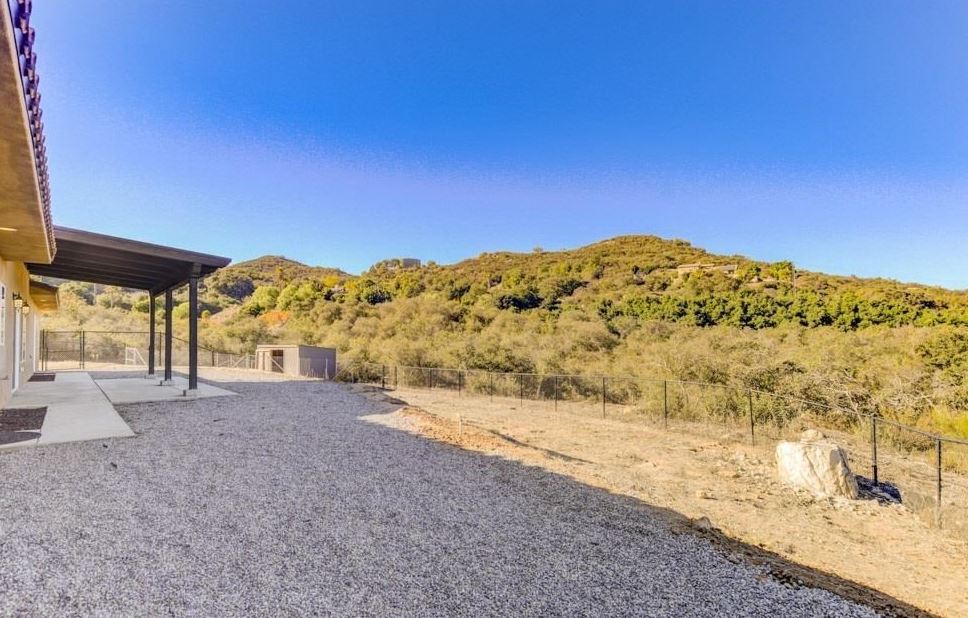 12543 Mirar de Valle Valley Center exterior rear