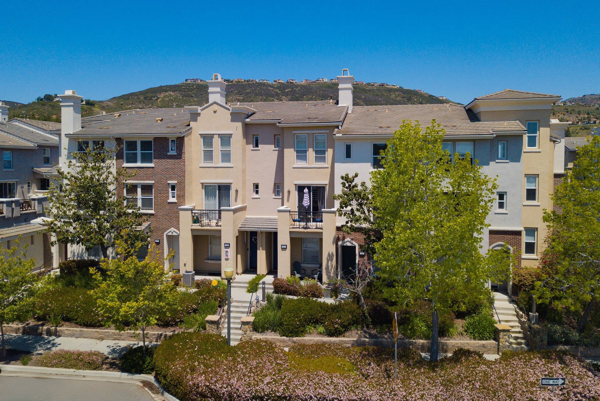 1461 Fallsview 92027 exterior