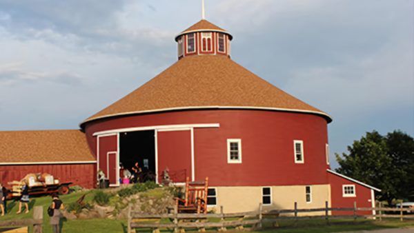 barn wedding venue in wisconsin
