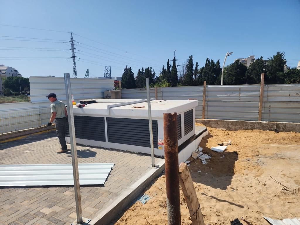 גדר מדברת