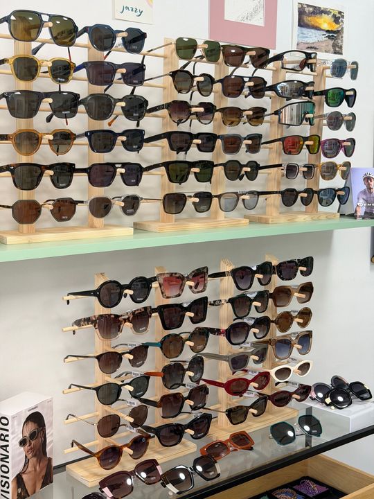 Linéaire présentant des lunettes de vue