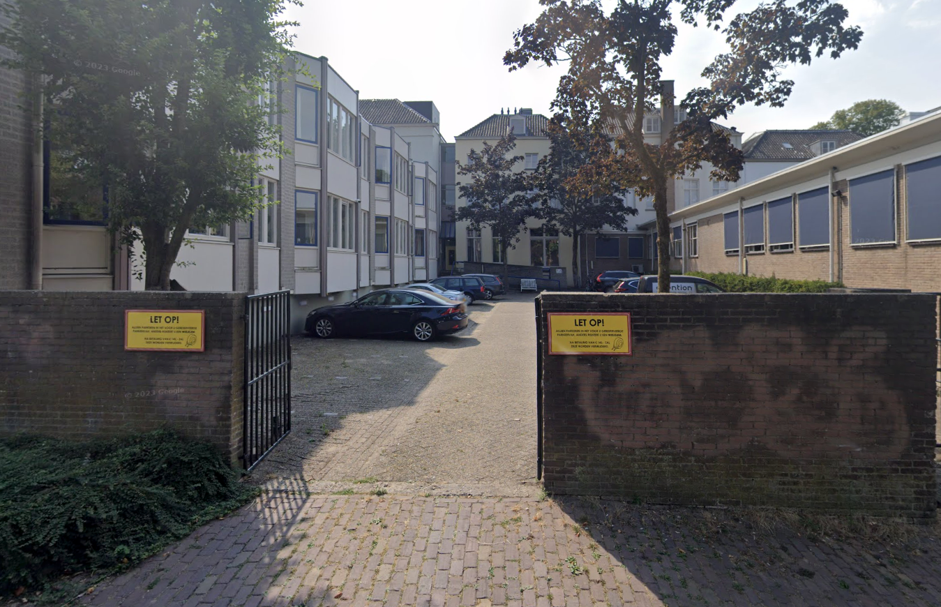 Parkeerplaats achterkant