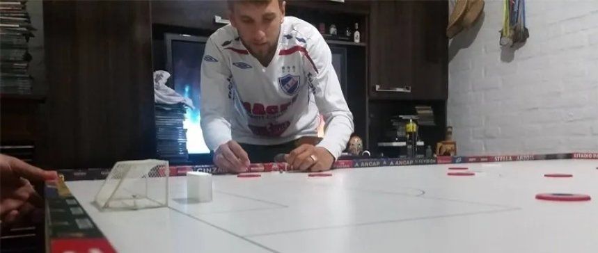 Chute ao gol. Imagem: Futmesa Uruguay