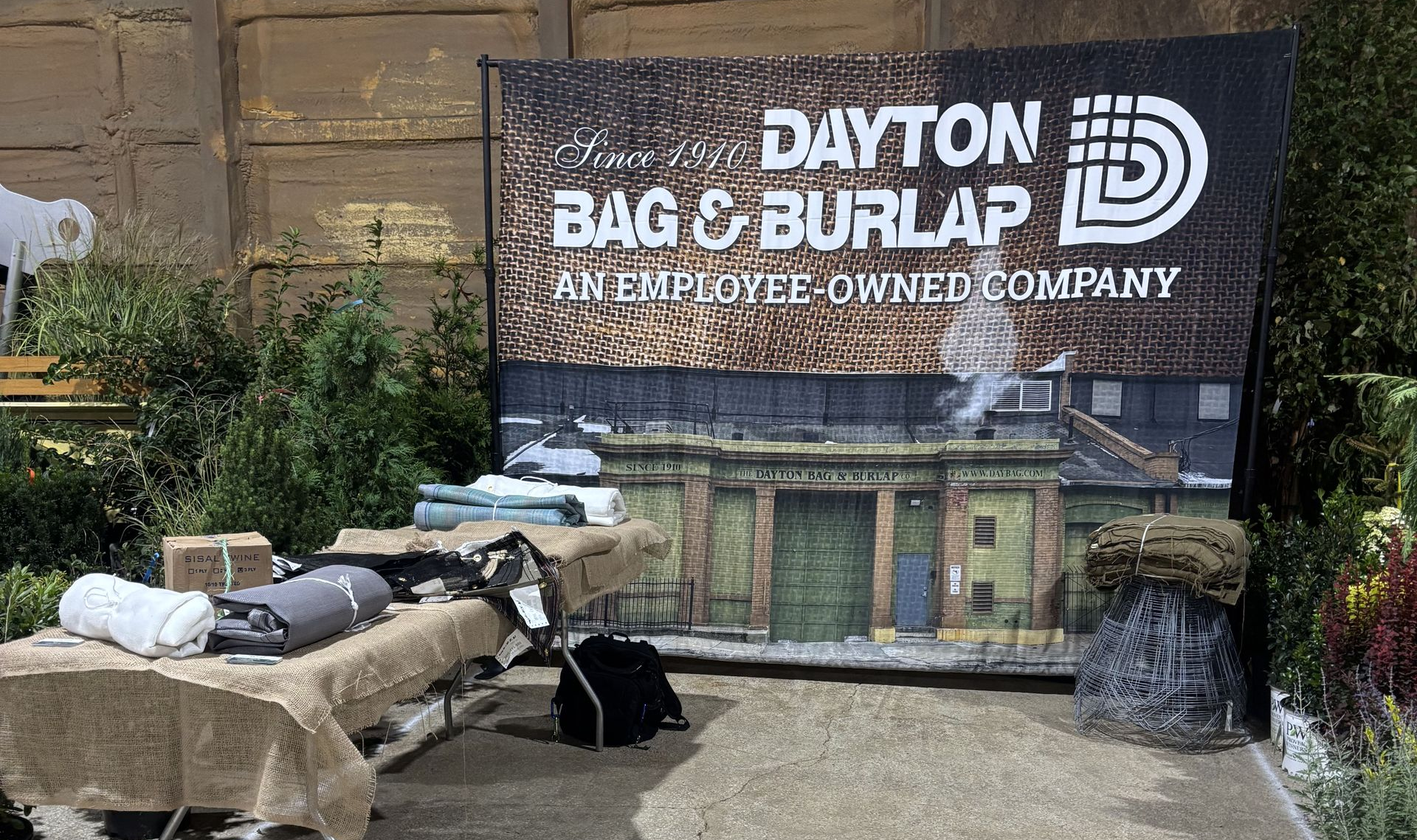 Dayton Bag & Burap's backdrop banner.