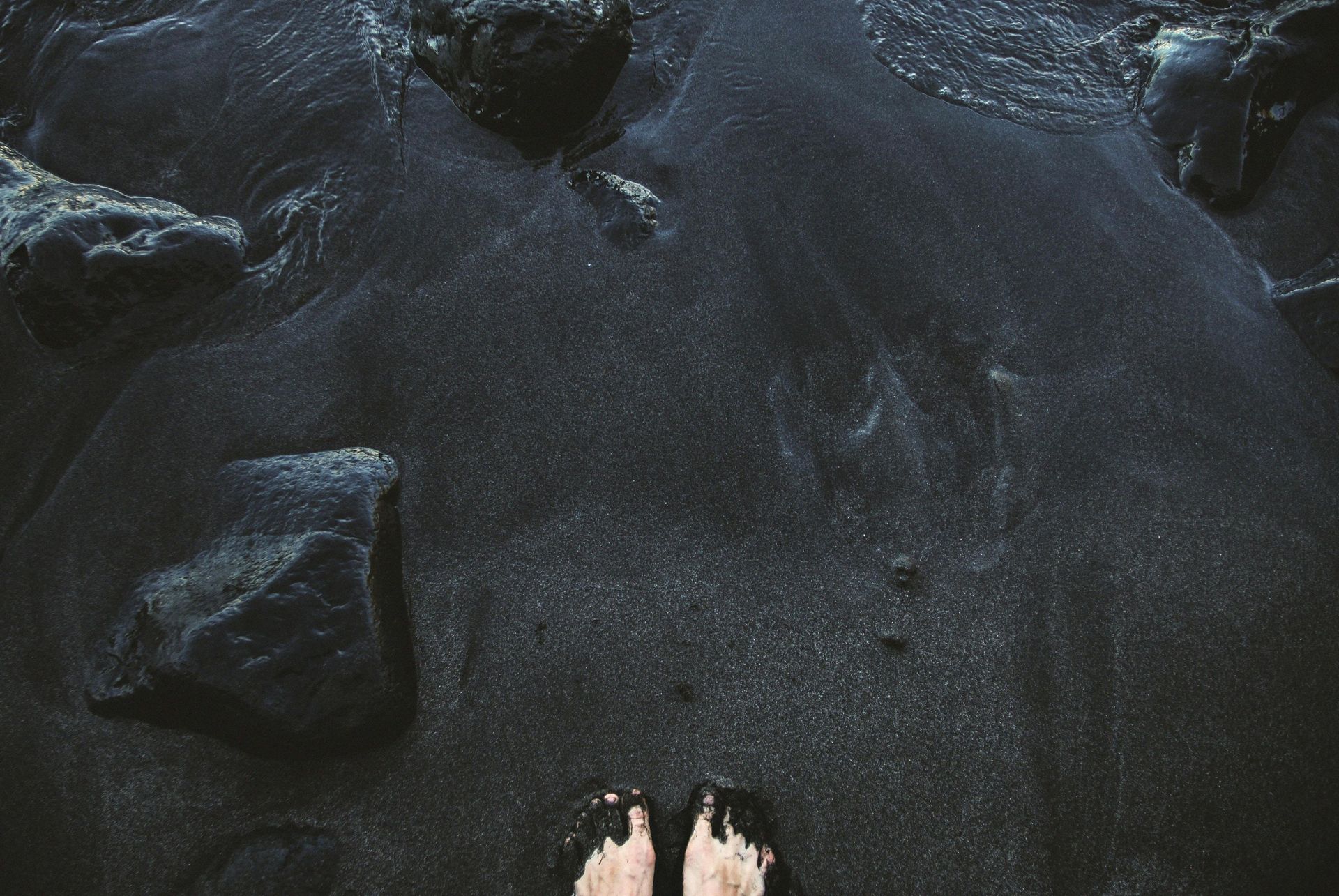 Pregnent woman standing on the beach