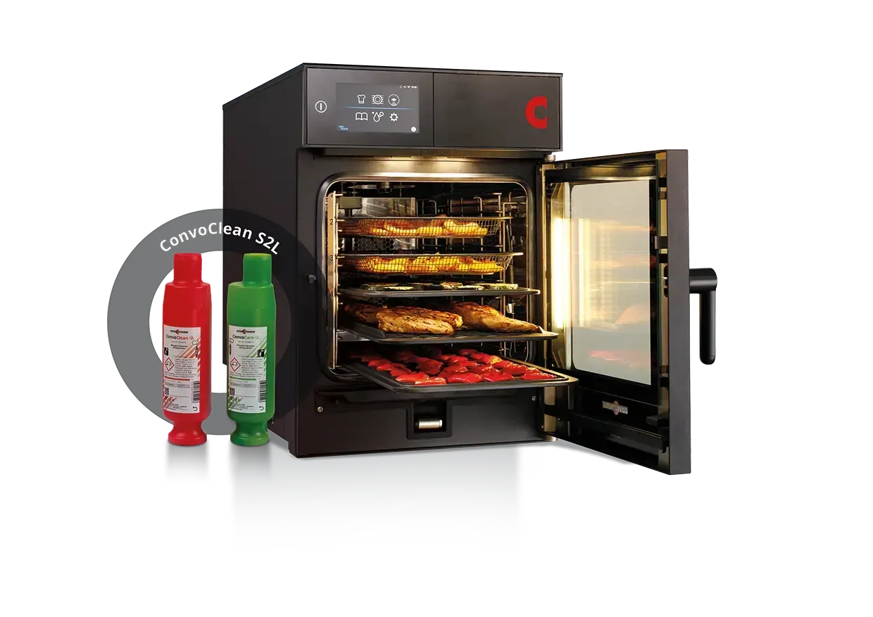 Een zwarte oven met de deur open en een hoop eten erin.