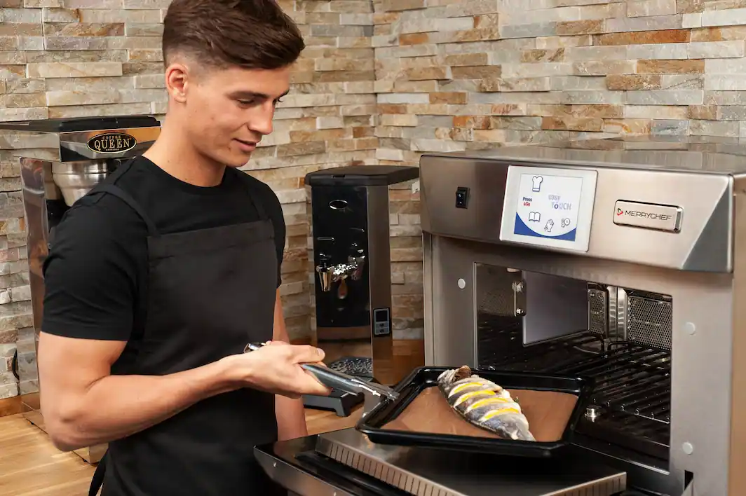 Merrychef le four a grande vitesse poisson cuit rapidement efficacement qualitativement