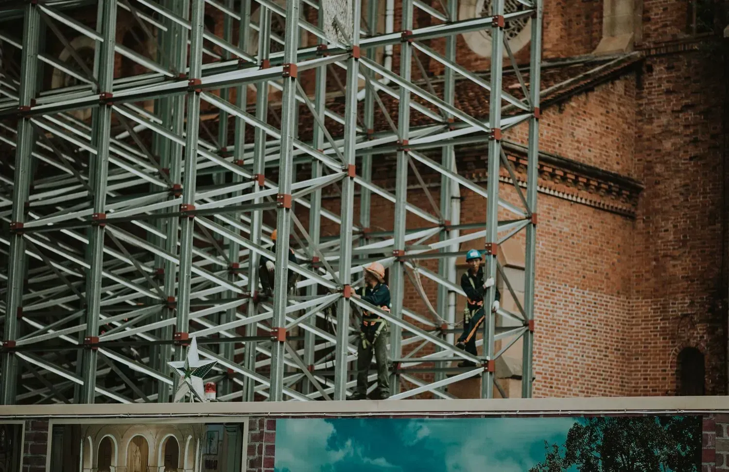 how high can you build a scaffold without a licence