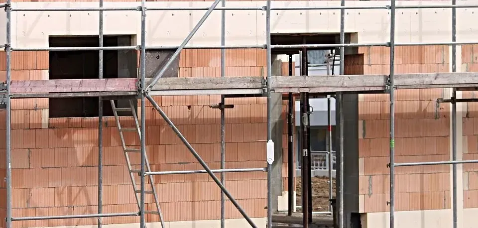 Double Scaffolding in Stone Walls