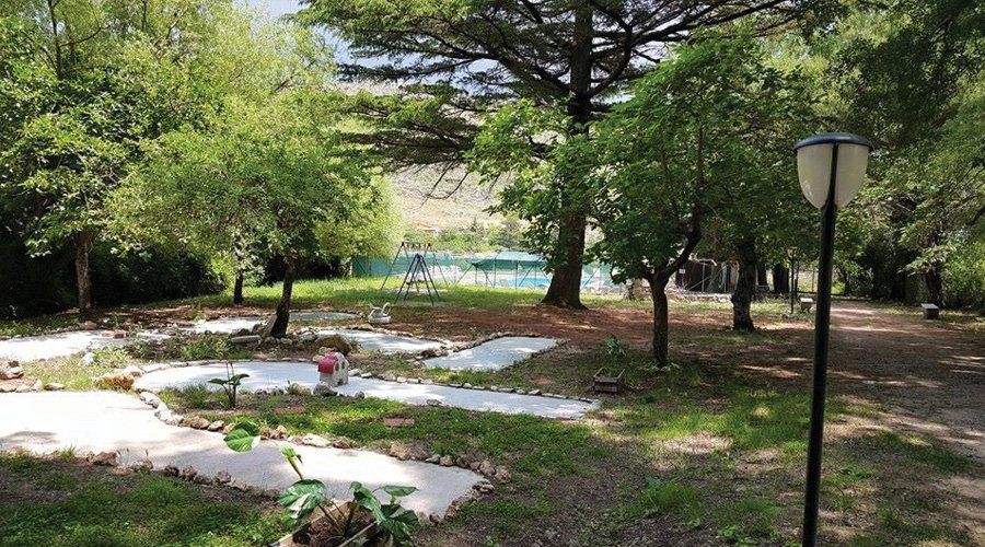 passeggiata nel verde dell'agriturismo