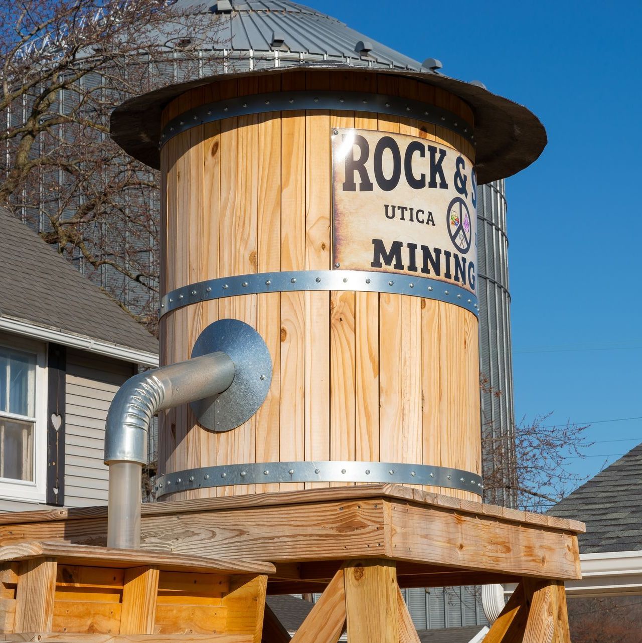Wooden barrel with