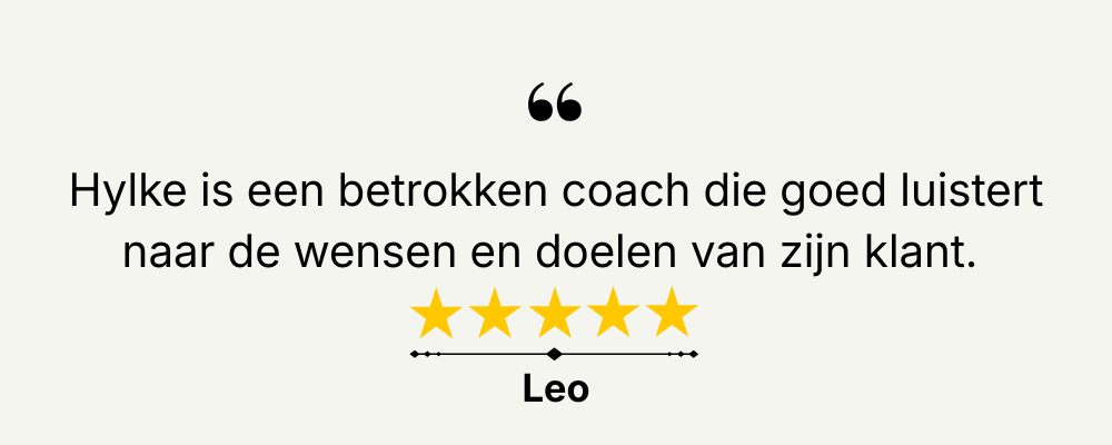 Een Nederlandse getuigenis met een vijfsterrenbeoordeling waarin coach Leo wordt geprezen voor zijn goede luisteren naar de behoeften en doelen van de cliënt.