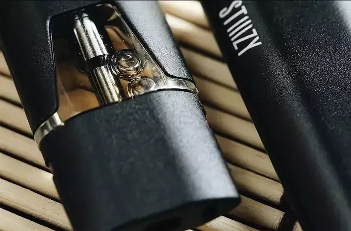 STIIIZY cannabis vape pen and pod close-up