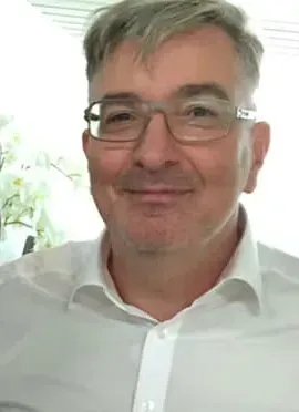 Stephan Gläsner, Inhaber von Gläsner Bestattungen in Darmstadt Porträt von Stephan Gläsner, Inhaber von dem Bestattungsunternehmen Gläsner Bestattungen. Persönlicher Ansprechpartner für Bestattungen in Darmstadt
