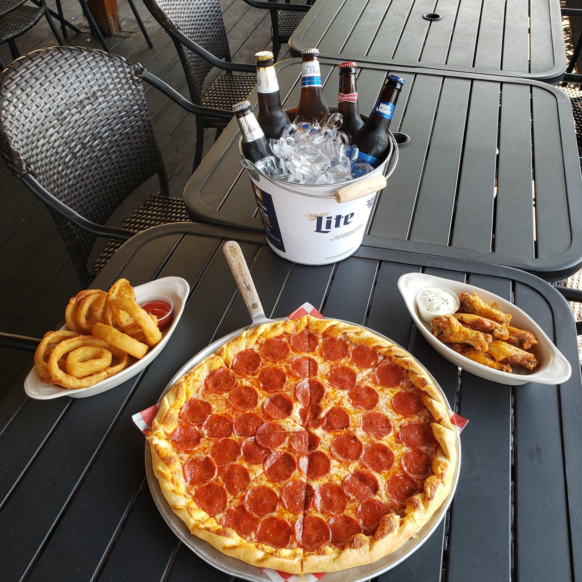 DJ's Steakhouse & Pizza