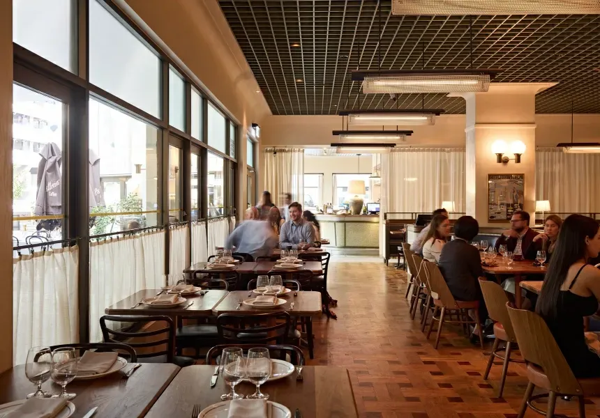 A group of people are sitting at tables in a restaurant.