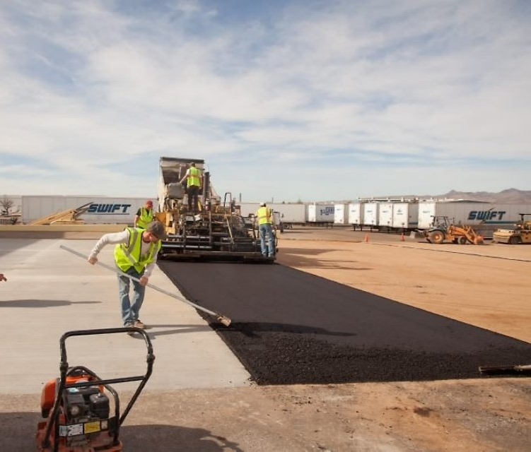 Asphalt Finisher — Kingman, AZ – Desert Construction Inc