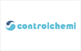 Logo Controlchemi con un vortice blu e testo azzurro su sfondo bianco.