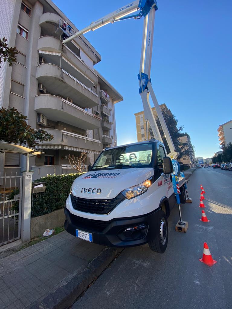 PIATTAFORMA AUTOCARRATA