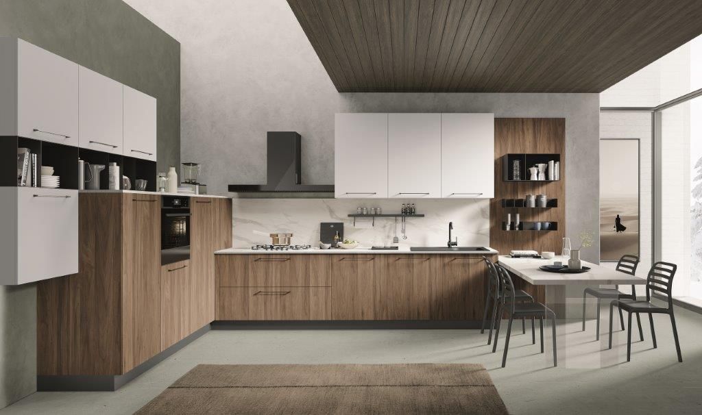 Cucina moderna con mobili in legno, pensili bianchi e tavolo da pranzo.